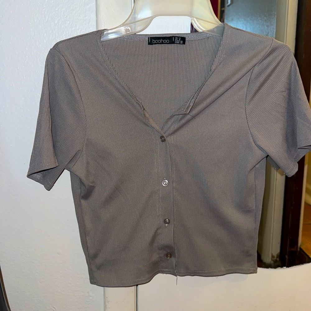 Boohoo Gray Ribbed Button-Down Short Sleeve Top - Size Small